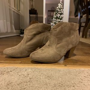 Gentle used, suede booties!